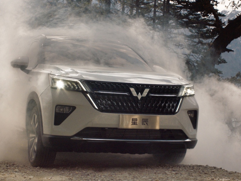 五菱星辰 2022款 2.0L DHT电劲款