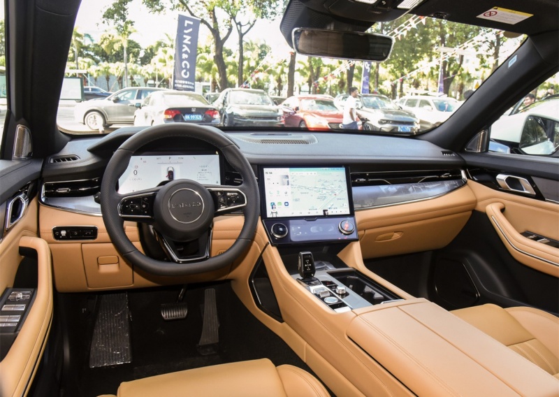 领克09 EM-P 2024款 2.0TD EM-P 四驱PLUS 七座  领克09 EM-P 2024款 2.0TD EM-P 四驱PLUS 七座