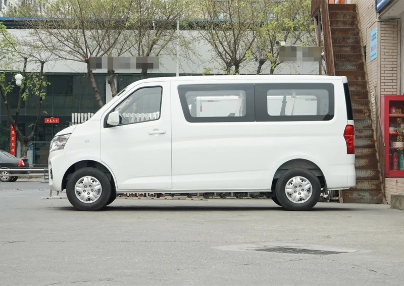 长安睿行EM60 2024款 300km 背掀式舒适型 5座 41.86kWh