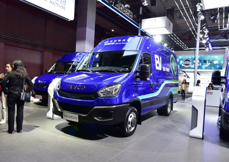 依维柯欧胜新能源 2023款 88.1kWh长轴客车侧拉门