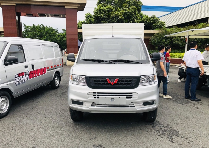 五菱荣光新卡专用车 2023款 2.0L单排加长双后轮C型售货车