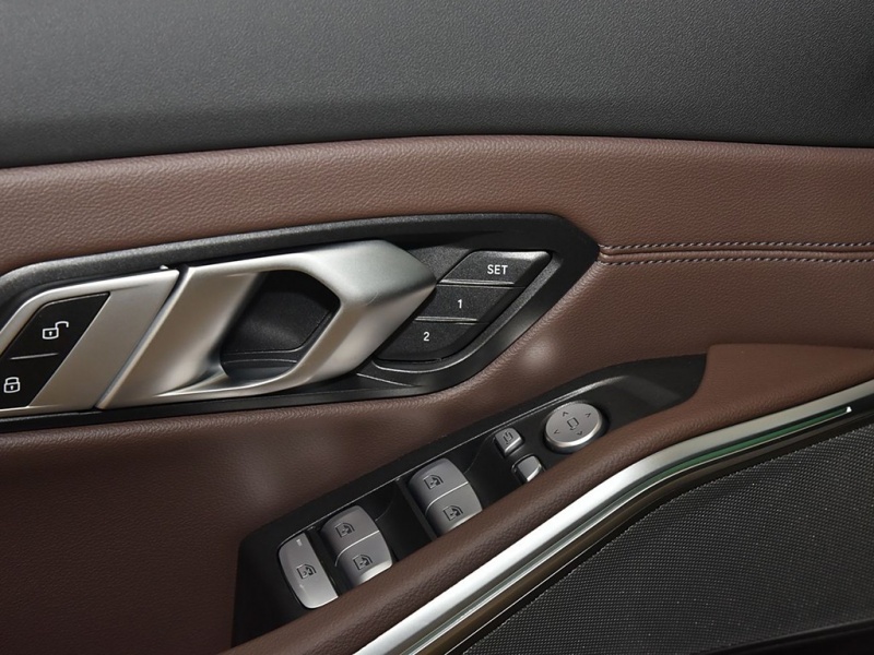 宝马3系 2025款 330i 50周年限量版标准轴距版 宝马3系 2025款 330i 50周年限量版标准轴距版