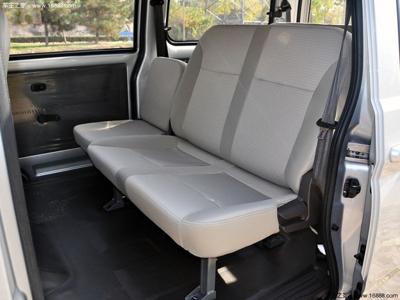  五菱荣光 2021款 1.5L加长基本型封窗车5座L3C
