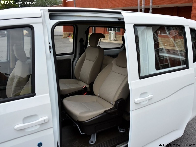  五菱荣光V 2019款 1.5L封窗车实用型国VI LAR