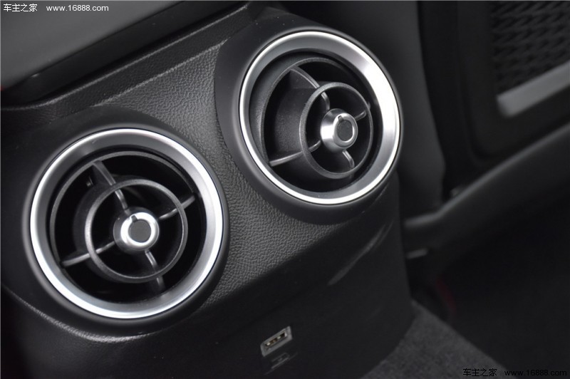  Giulia朱丽叶 2024款 2.9T V6 520HP 四叶草Super Sport黑标限量版