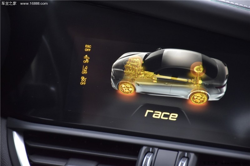  Giulia朱丽叶 2023款 2.9T V6 520HP 四叶草版