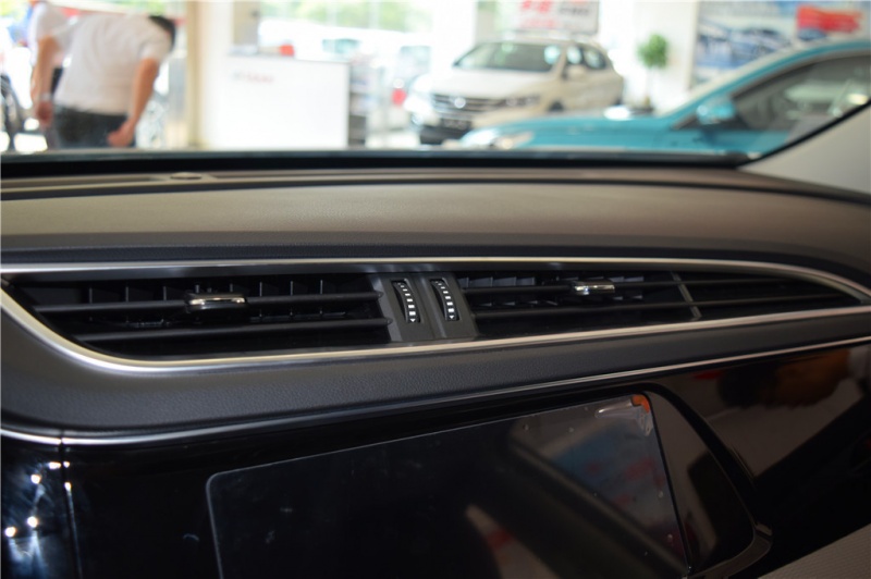  东风风神AX7 2023款 马赫版 1.5T DCT 冠军传奇版