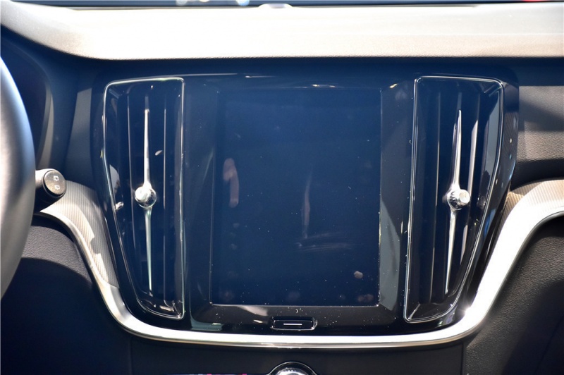  沃尔沃V60 2025款 B5 智远豪华版