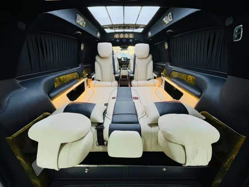  奔驰V级 2022款 V 260 L 长轴距尊贵版