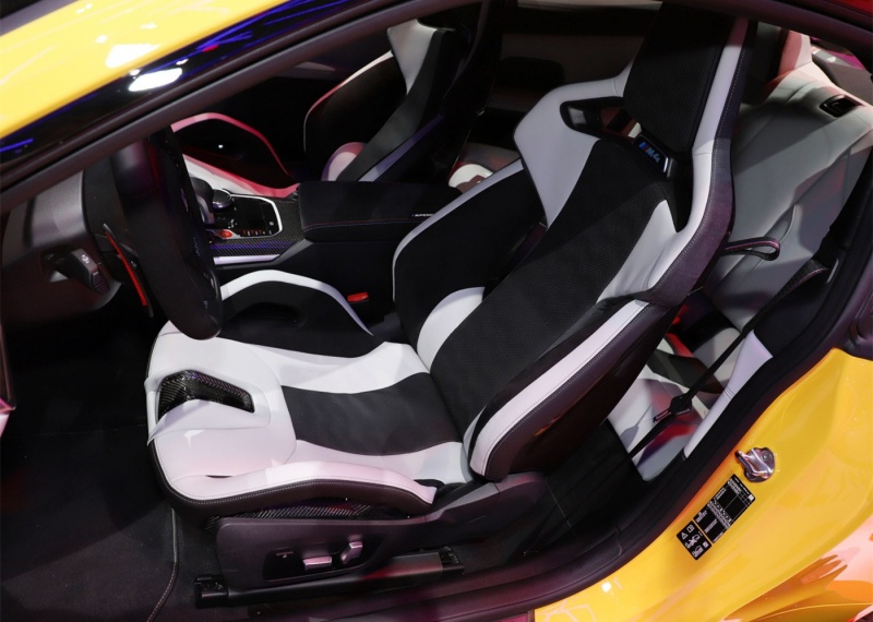  宝马M4 2024款 M4敞篷轿跑车 M xDrive 雷霆版