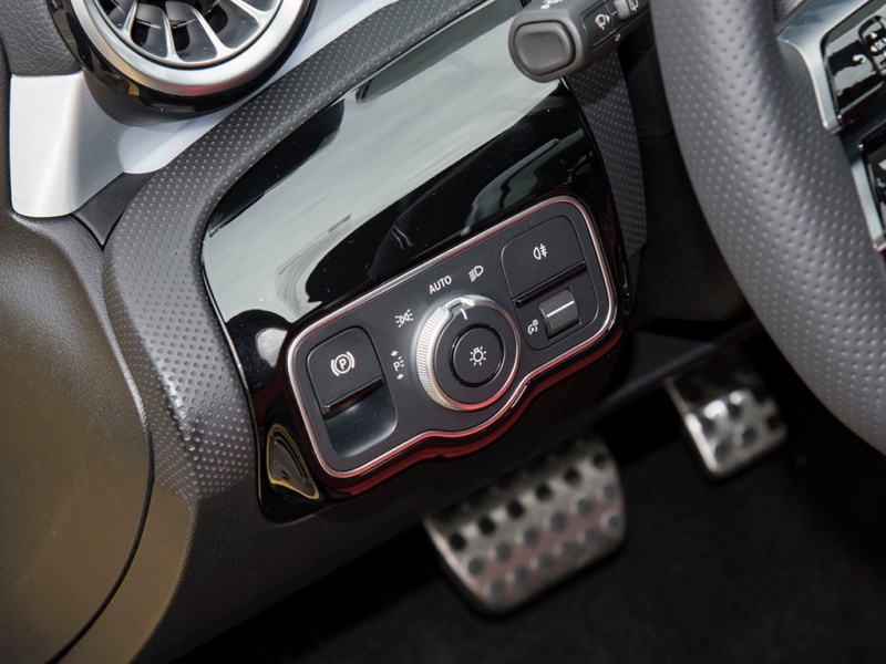  奔驰A级AMG(进口) 2024款 AMG A 45 S 4MATIC+ 魔焰绿特别版