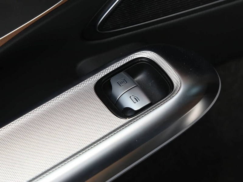  奔驰E级 2025款 改款 E 300 L 豪华运动型