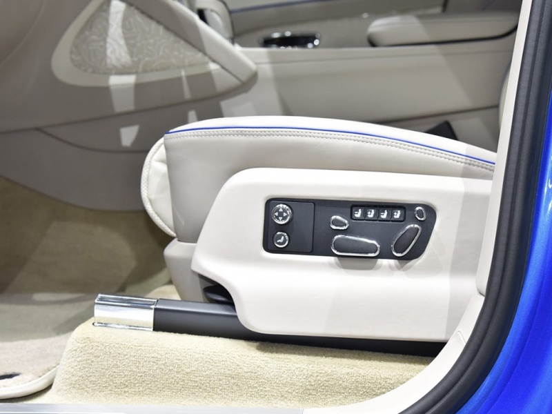  添越 2026款 4.0T V8 长轴距MULLINER版