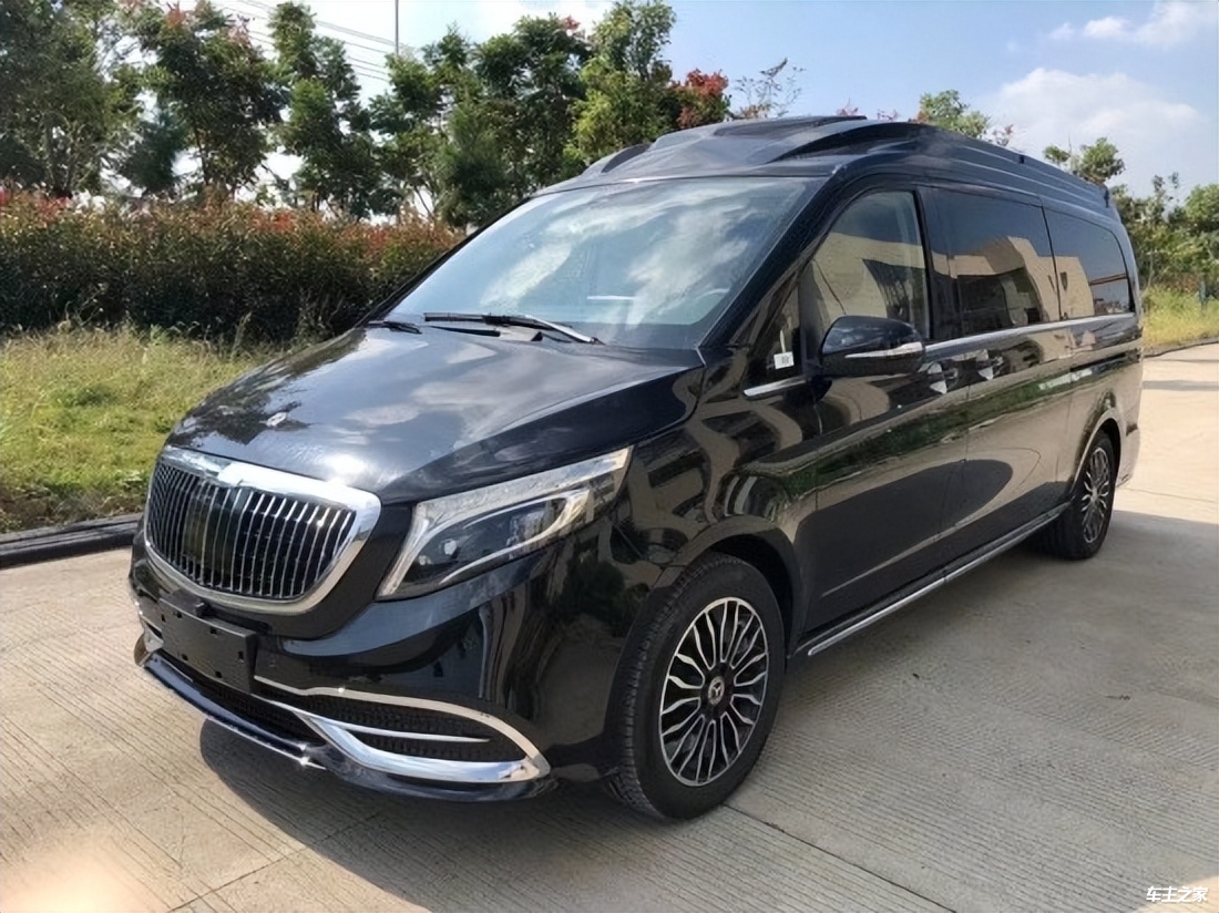 2022款奔驰V260L七座隔断