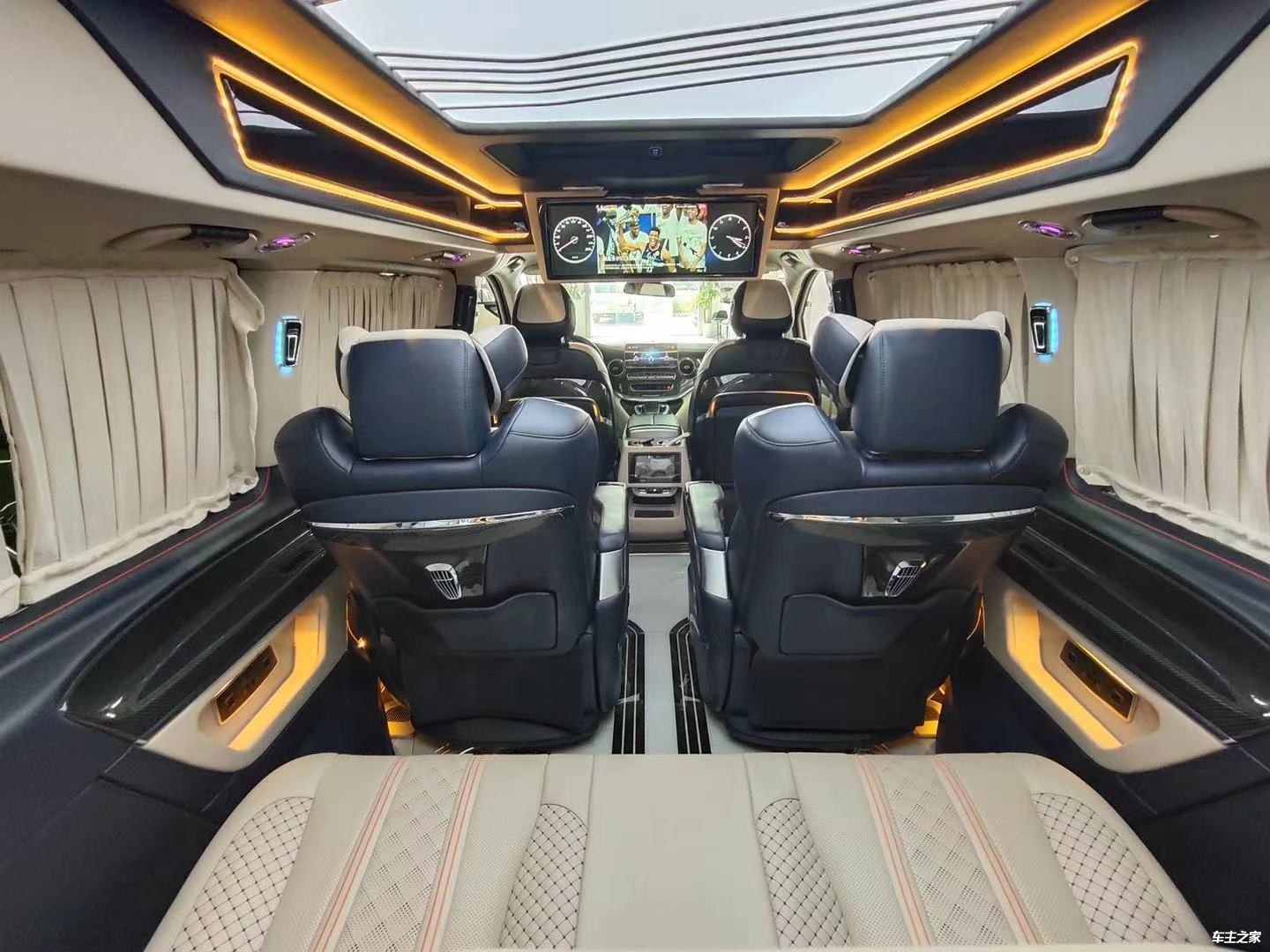 2022款奔驰V260L七座隔断