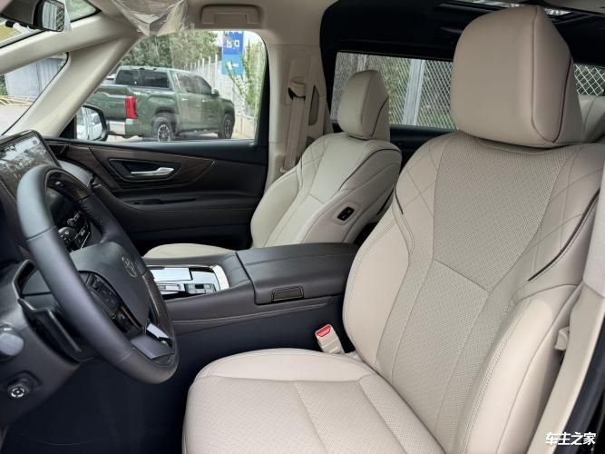 2024款丰田埃尔法2.5L智能座舱七座豪华商务现车热卖中