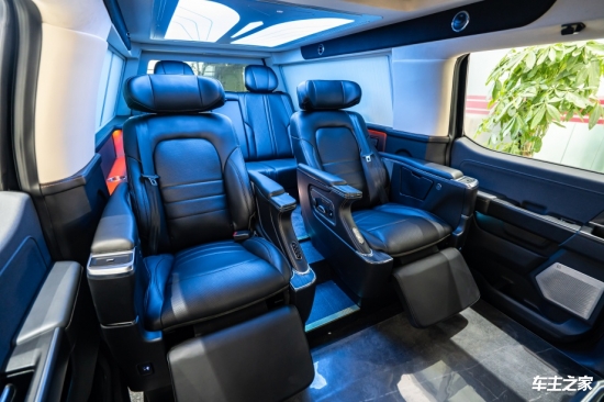 DSC04637.jpg 福特勇猛者猛禽平顶版宁夏落地多少钱